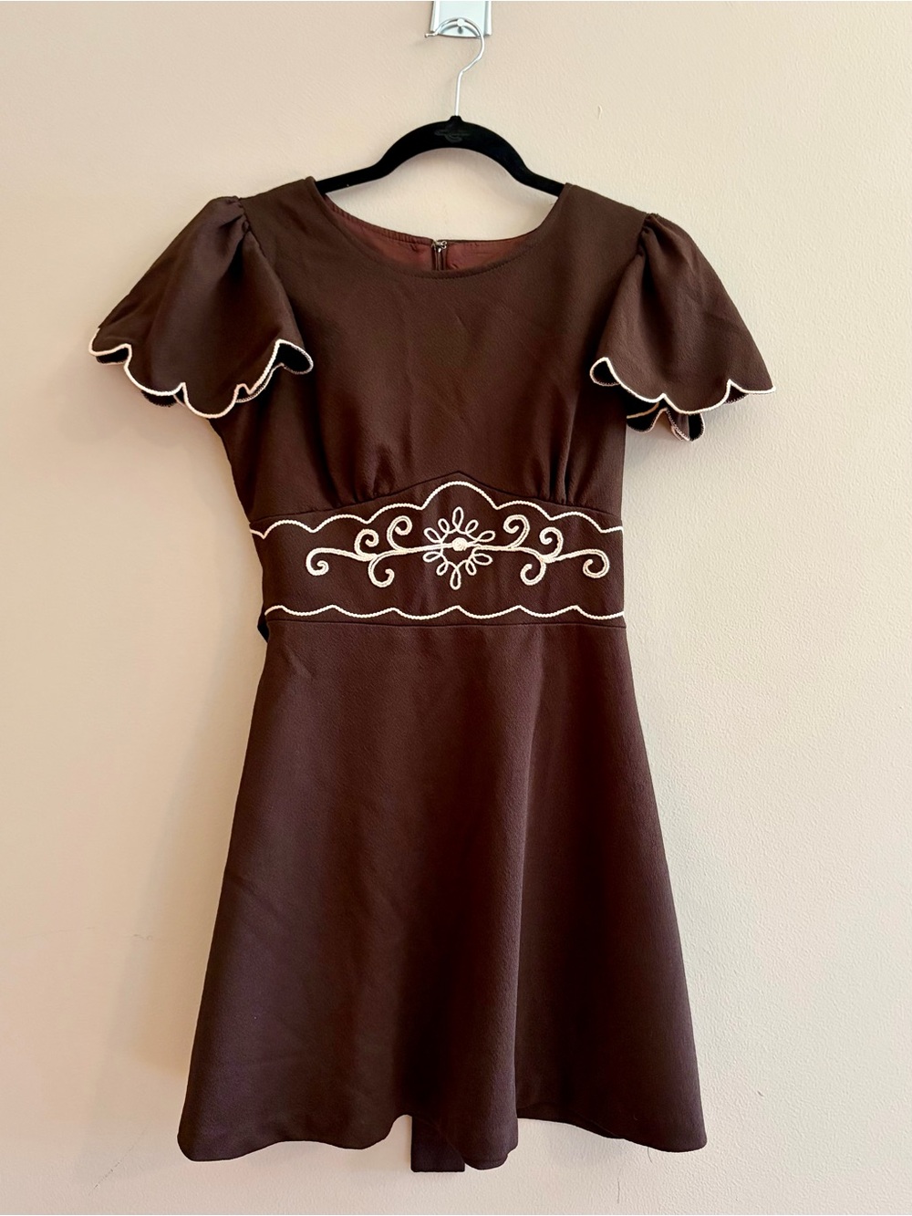 Vintage Brown Short Sleeve Dress with Contrast Trum